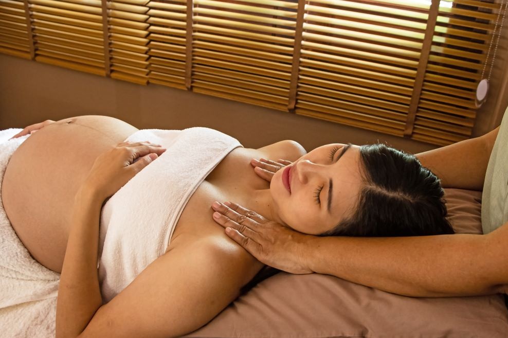 Top 6 spa mát-xa cho mẹ bầu tốt nhất uy tín tại TPHCM massage cho ba bau 1