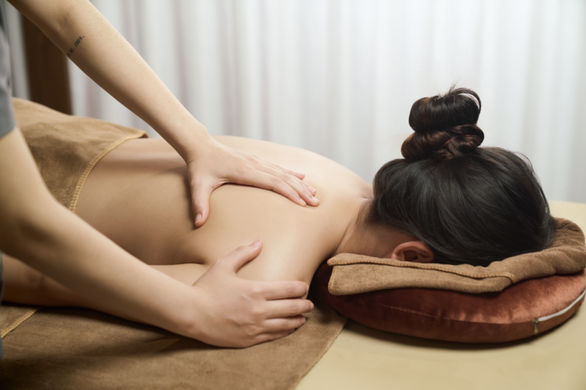 massage cổ vai gáy giảm đau