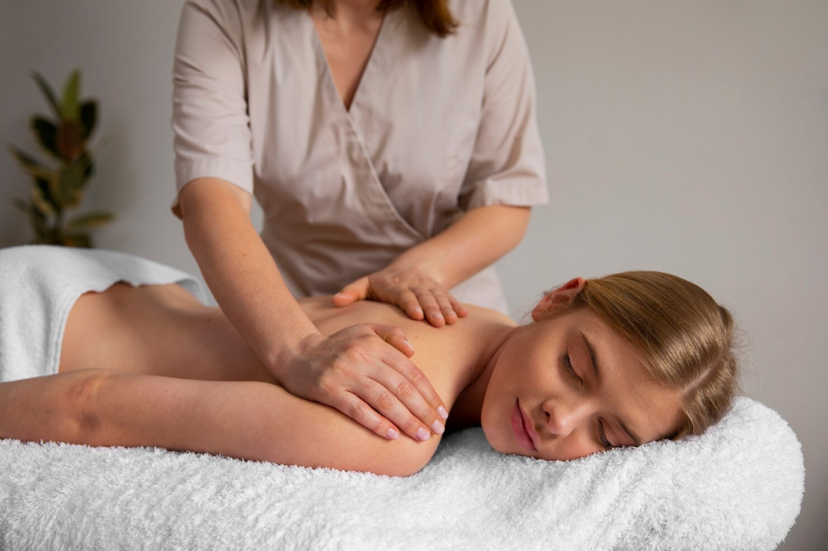 massage cổ vai gáy giảm đau