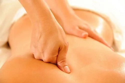 Thoát Vị Đĩa Đệm Có Nên Massage? Góc Nhìn Chuyên Sâu Từ Y Học Cổ Truyền Đến Thực Tiễn Trị Liệu thoát vị đĩa đệm có nên massage