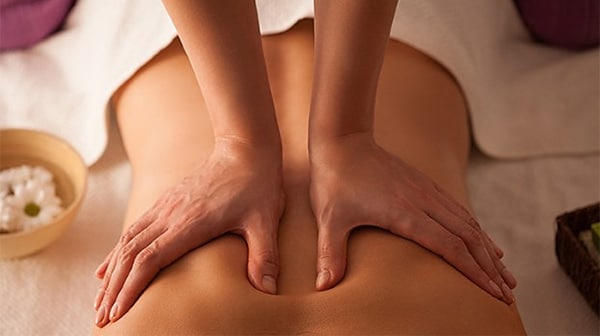 Thoát Vị Đĩa Đệm Có Nên Massage? Góc Nhìn Chuyên Sâu Từ Y Học Cổ Truyền Đến Thực Tiễn Trị Liệu thoát vị đĩa đệm có nên massage