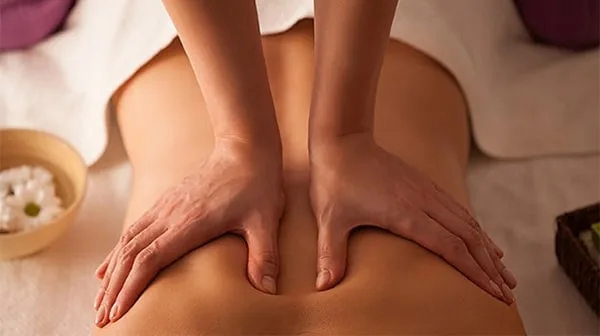 Thoát Vị Đĩa Đệm Có Nên Massage? Góc Nhìn Chuyên Sâu Từ Y Học Cổ Truyền Đến Thực Tiễn Trị Liệu thoát vị đĩa đệm có nên massage