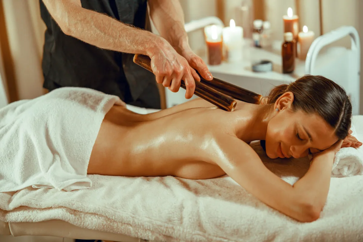 Thoát Vị Đĩa Đệm Có Nên Massage? Góc Nhìn Chuyên Sâu Từ Y Học Cổ Truyền Đến Thực Tiễn Trị Liệu image 158