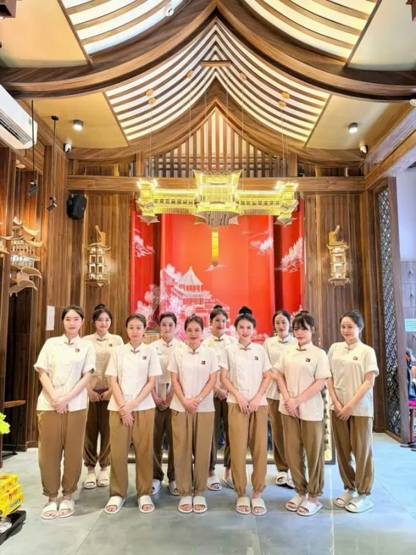 The team of professional full-body massage therapists at Massage Cổ Phong