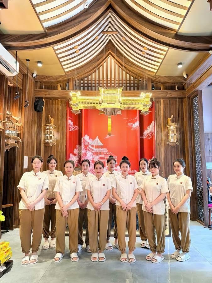 Massage VIP là gì? Khác gì massage thường và có đáng tiền? Đội ngũ kỹ thuật viên Massage Cổ Phong